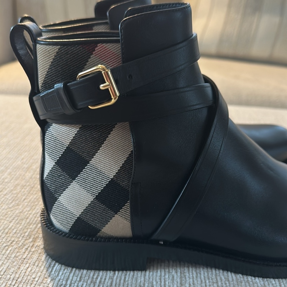 NWOT Burberry Women’s Check and Leather Boots 🇬🇧 - Picture 2 of 9